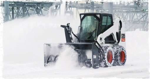 фото трактор по уборке снега
